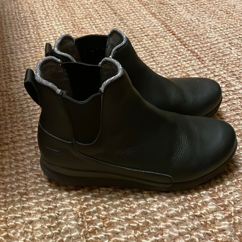 LUNA WOMEN'S CHELSEA BOOT